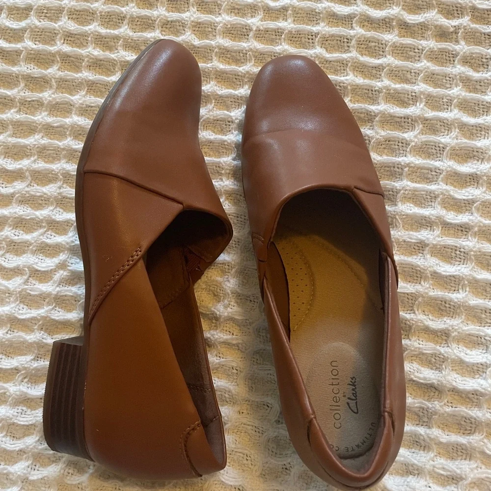 Clarks Women's Brown Leather Low Block Heel Slip-On NWOT 7.5